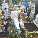 wolontariusze-sprztaj-cmentarz